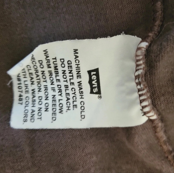 Levi's Retro Graphic Skull Washed Tee Shirt - Picture 4 of 6